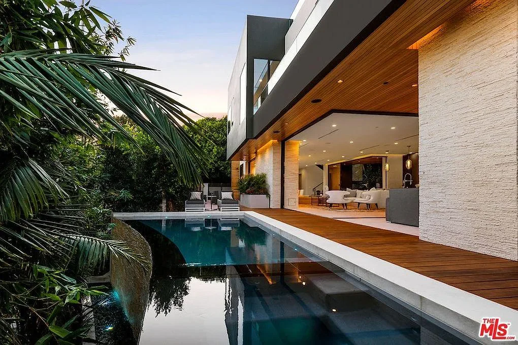 HollywoodLand — Pool and landscaped boundary