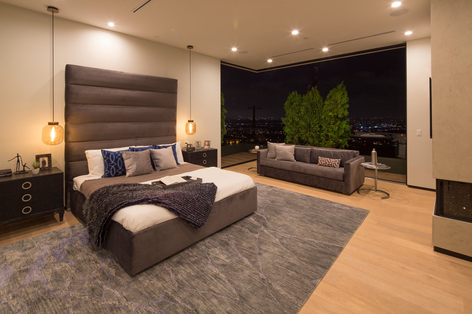 HollywoodLand — Bedroom and private terrace